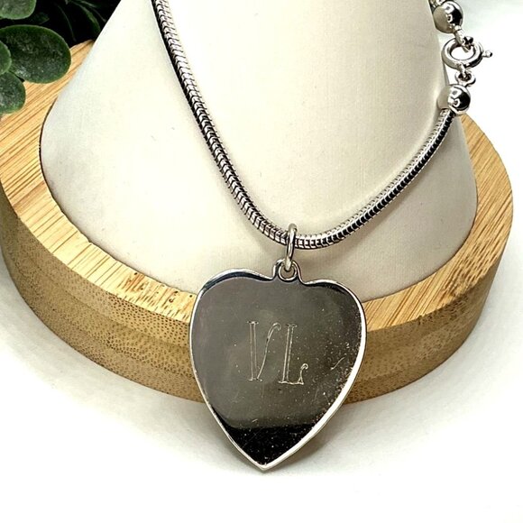 Silver-Toned Chain Bracelet With Engraved Heart Pendant VL Design by Coror - Picture 4 of 8